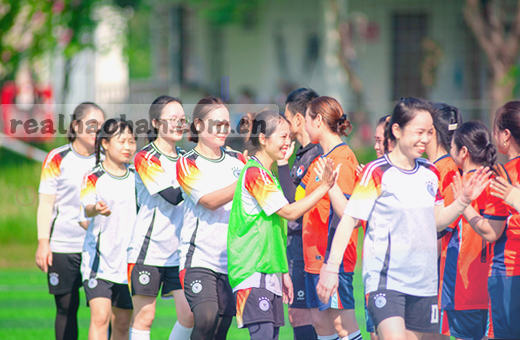 维斯塔潘杆位领先0.3秒
